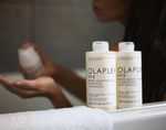 Olaplex est une gamme de soins capillaire composé d'ingrédients uniques qui répare et protège les cheveux en reconstituant les liaisons chimiques rompues par les services chimiques.